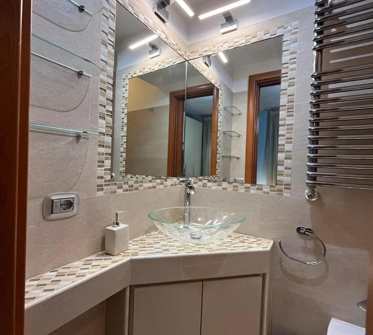 Charm Apartment & Relax Jacuzzi Roma-Gemelli  Rome