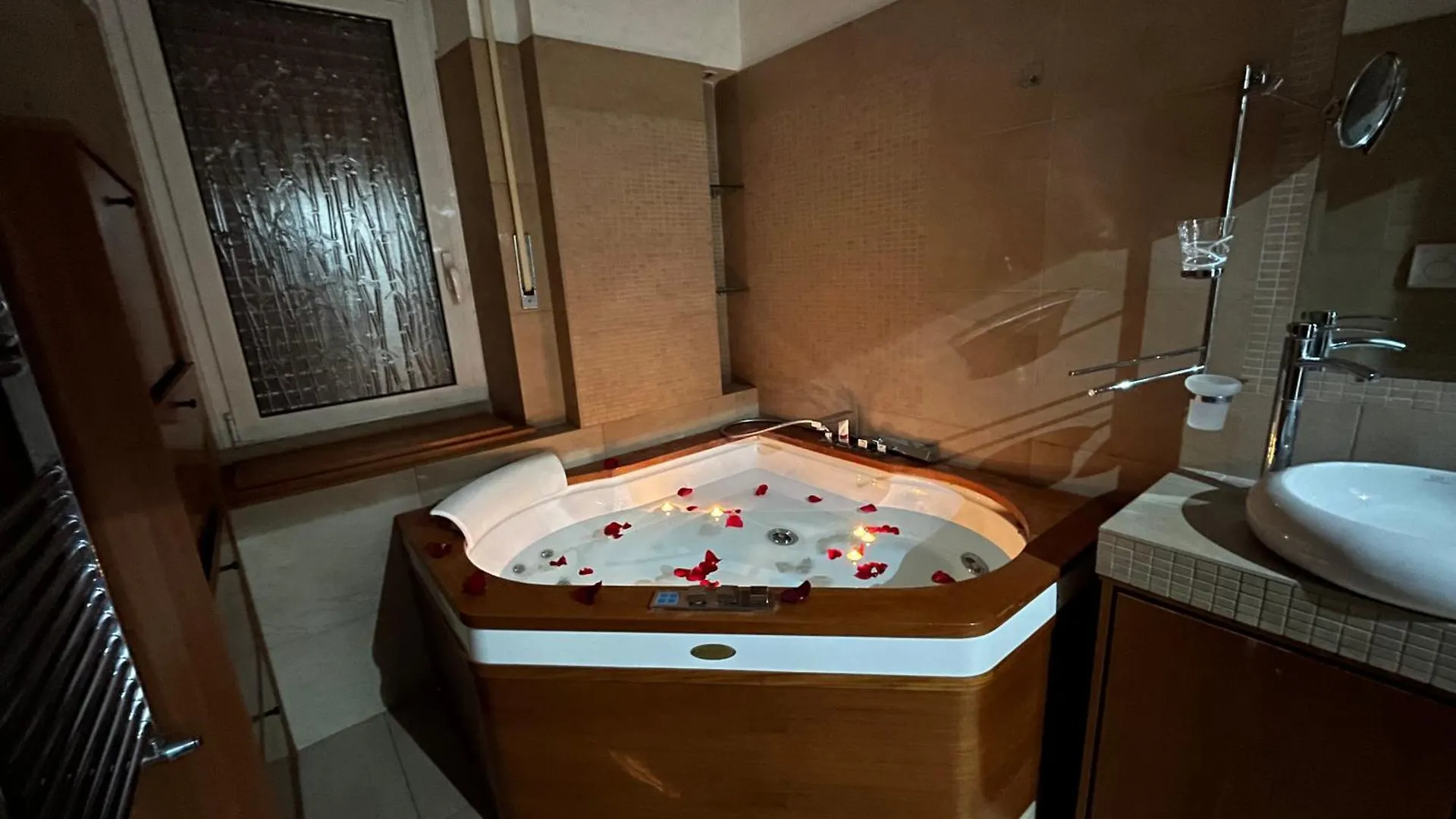 Charm Apartment & Relax Jacuzzi Roma-Gemelli Rome